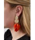 Oranje oorhangers met goudkleurige accenten