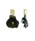 Oorclips groen met een bloemen hanger en een goudkleurig oor stukje