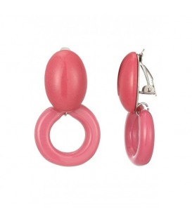 Roze oorclips met een ronde hangers van hars