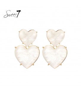 Witte harten oorhangers met een goudkleurige rand