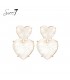 Witte harten oorhangers met een goudkleurige rand