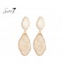 Beige oorhangers met een goudkleurige rand