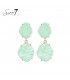 Trendy groene oorhangers met goudkleur