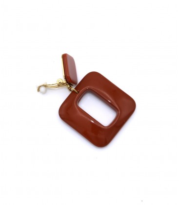 Roest bruine oorclips met een vierkant design