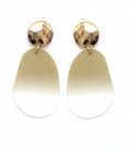 Beige oorclips met subtiele kleurverloop hanger