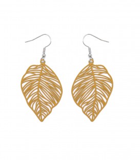 Camel kleurige oorhangers met een blad motief