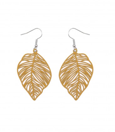 Camel kleurige oorhangers met een blad motief