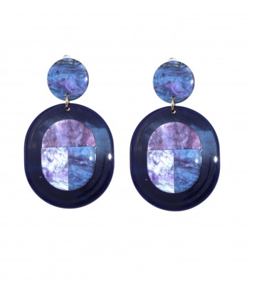 Paars gekleurde oorclips met een donker blauw rand