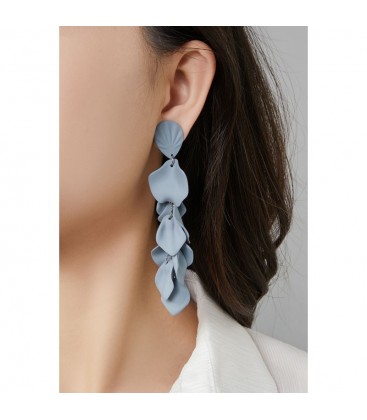 Turquoise oorclips met speelse hangertjes