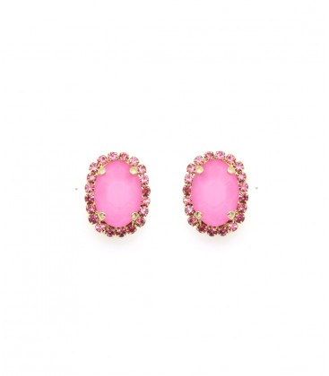 Roze oorclips met glas steen en een rand rondom van glas
