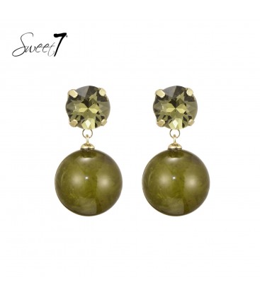 Groene oorbellen met een kristal steentje