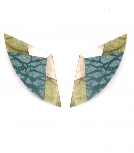 Oorclips met abstract design in natuurlijke groene kleuren