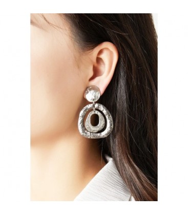 Oorclips zilverkleurig en een goudkleurig elementen