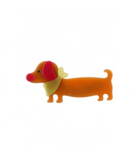 Hond broche met oranje lijf en gele sjaal