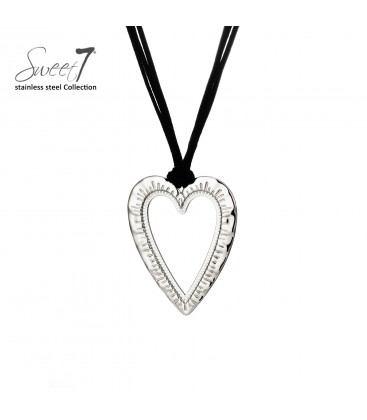 Halsketting zilverkleurig met open hart hanger en zwart koord