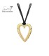 Halsketting met goudkleurig hart en zwart koord