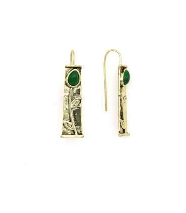 Oorbellen goudkleurig met groene druppelsteen en bladmotief
