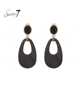 Oorclips met zwarte hanger en goudkleurige rand