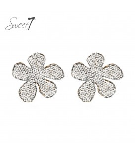 Oorbellen met glanzende bloemblaadjes gevuld met kristallen steentjes