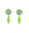 Oorclips in groene kleur met metalen accenten en kraal hanger