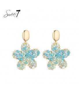 Oorbellen groen met vrolijke bloementint en goudkleurige steker