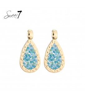 Oorbellen goudkleurige rand met blauwe gekleurde kralen