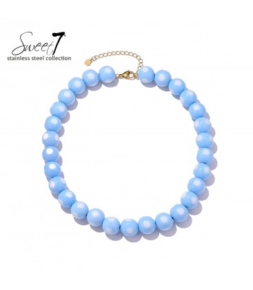 Halsketting kort met blauwe kralen en goudkleurige sluiting