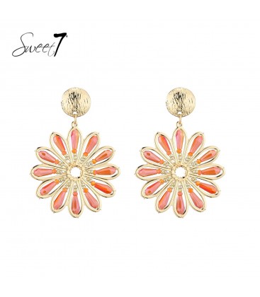 Oorbellen met gouden bloemblaadjes en rode glaskralen