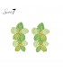 Oorbellen met twee bloemen in groene tinten van Raffia