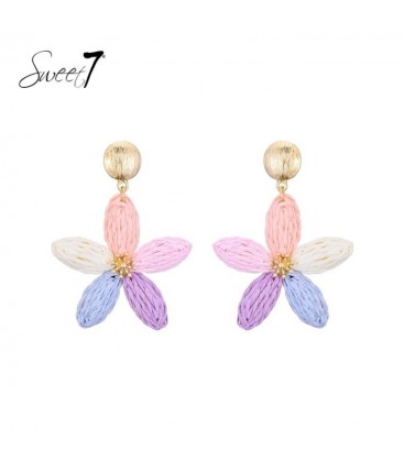 Oorbellen gekleurde met pastel tinten en goudkleurige kern