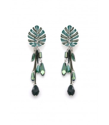 Oorclips met groen blad en kristal hangers aan een kettinkje