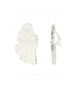 Oorclips zilverkleurige met een golvend patroon