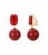 Oorclips met rode vierkante glas steen en glanzende bol als hanger