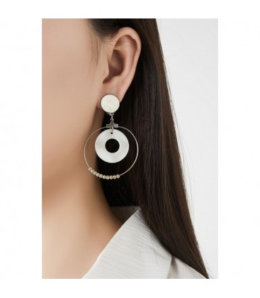 Oorclips wit met parelmoer hanger en zilverkleurige ring en kralen